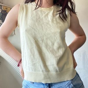 GAP medium light yellow sweater vest